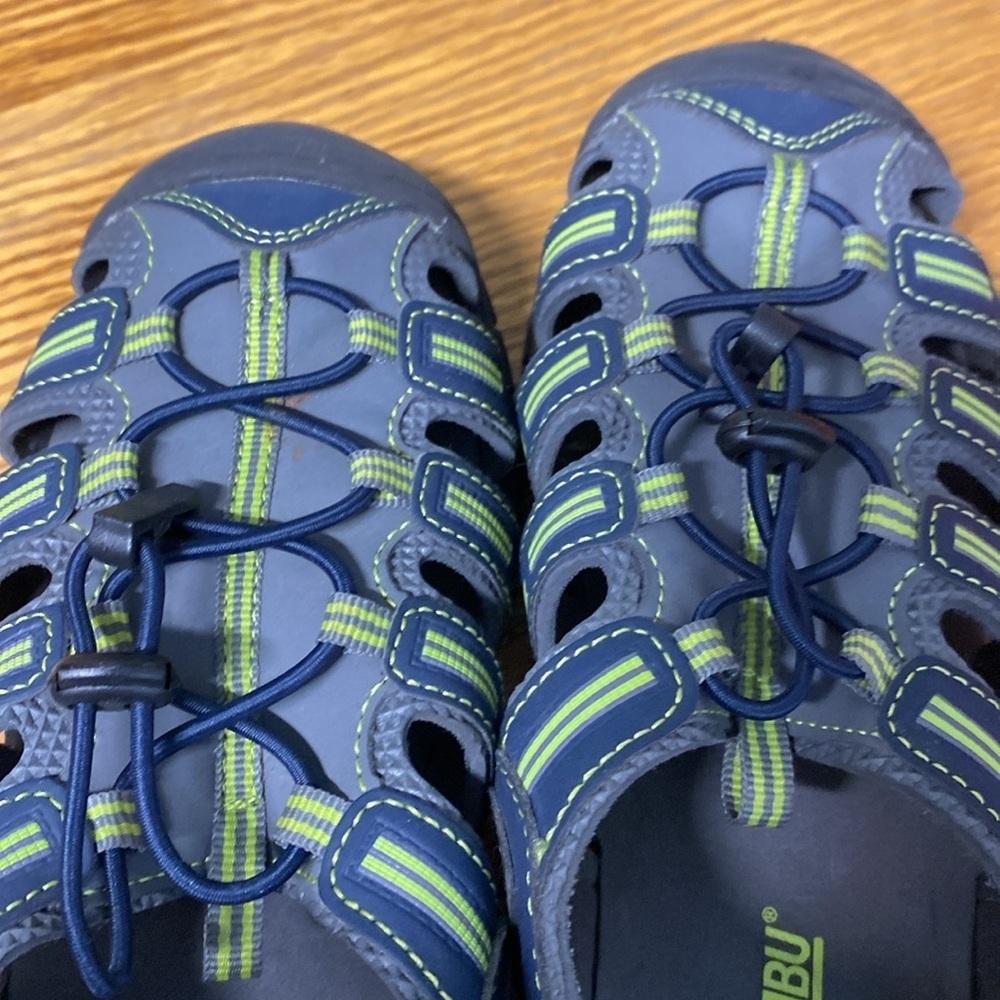 Khombu Dillion SandalS Water Shoes Size 2 - Picture 8 of 8